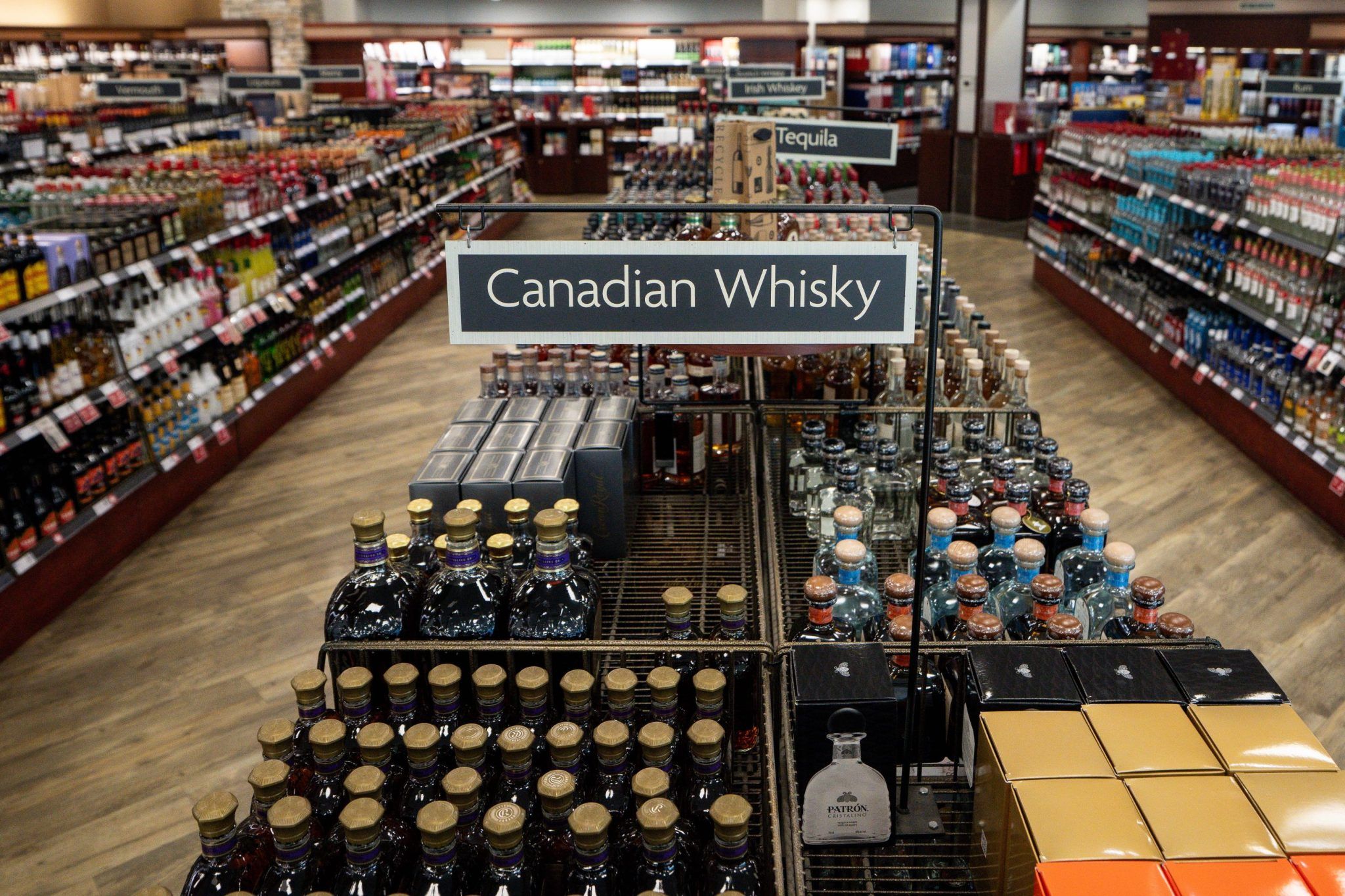 EUA proíbem US$ 1 bilhão em importações do Canadá — 87% é bebida alcoólica