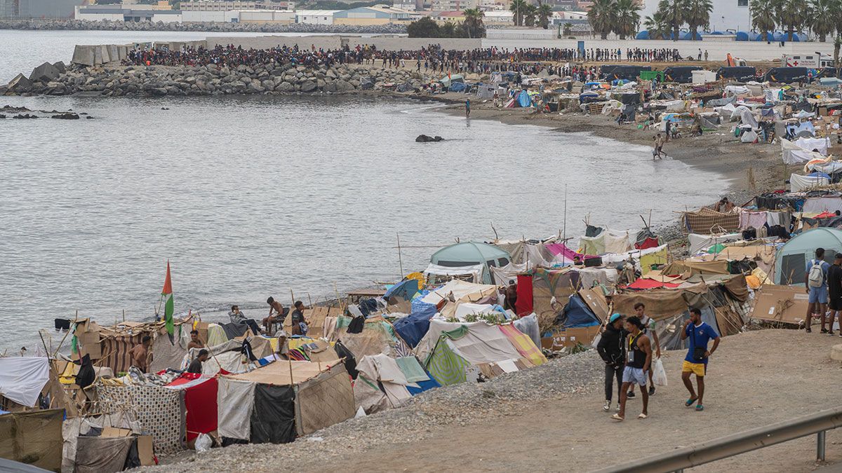 Ceuta, a fronteira da discórdia: Bruxelas pressiona, Madri hesita
