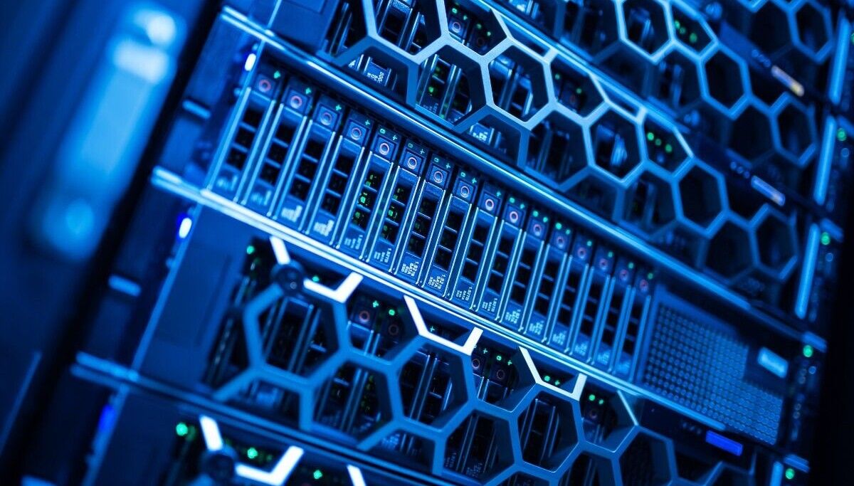 A nuvem comprou a fábrica: o poder de barganha da Big Tech no hardware