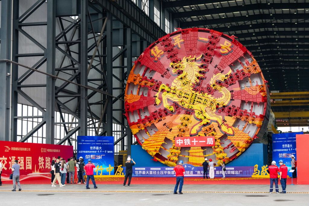 China lança tuneladora de 3.500 toneladas para acelerar trens de alta velocidade