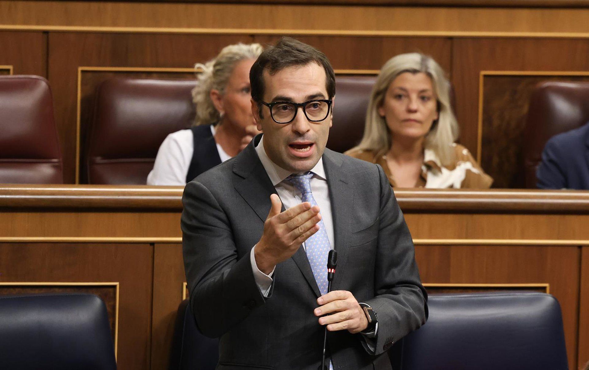 Congresso da Espanha rejeita imposto europeu sobre lucros de energéticas