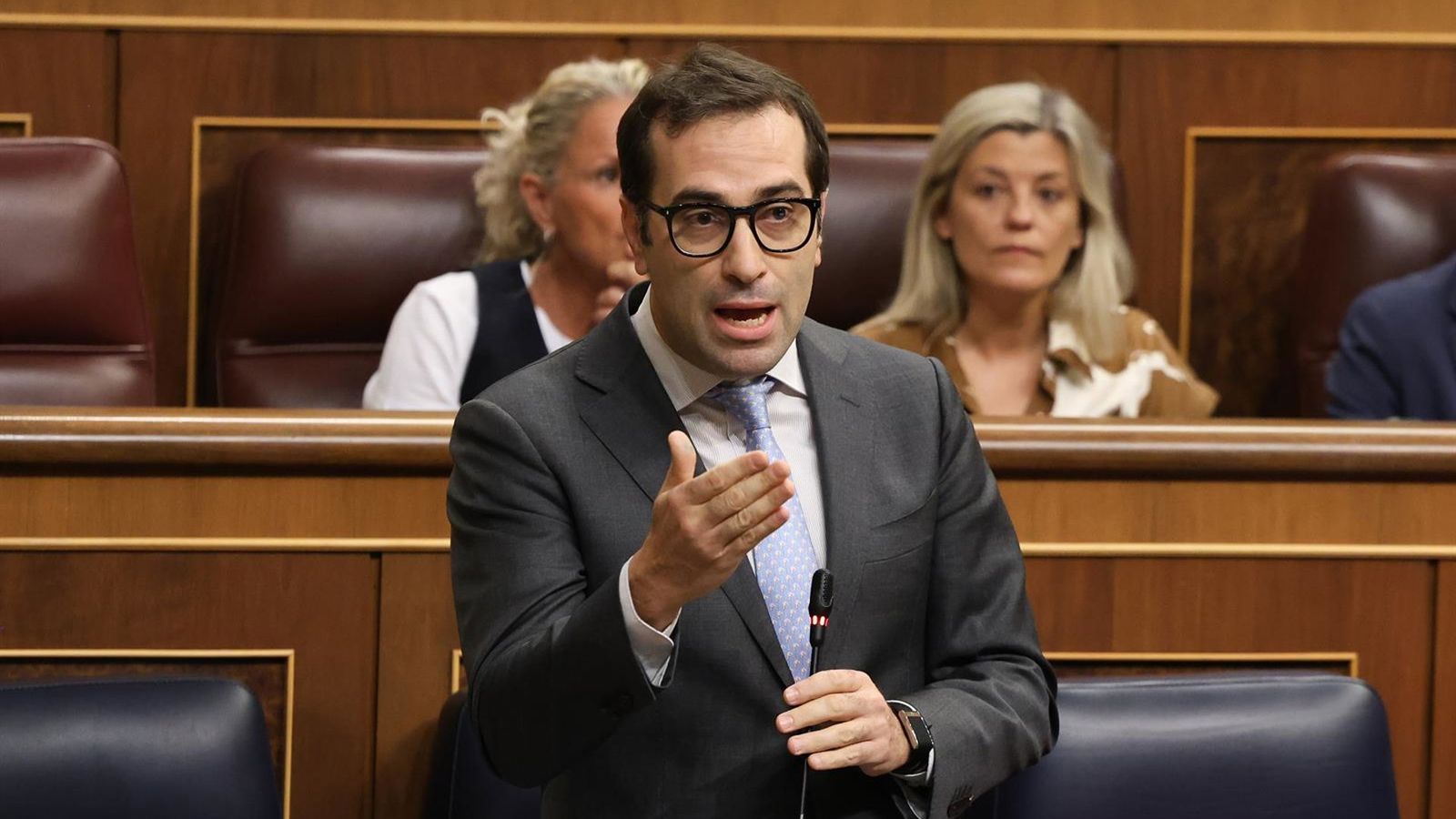 Congresso da Espanha rejeita imposto europeu sobre lucros de energéticas