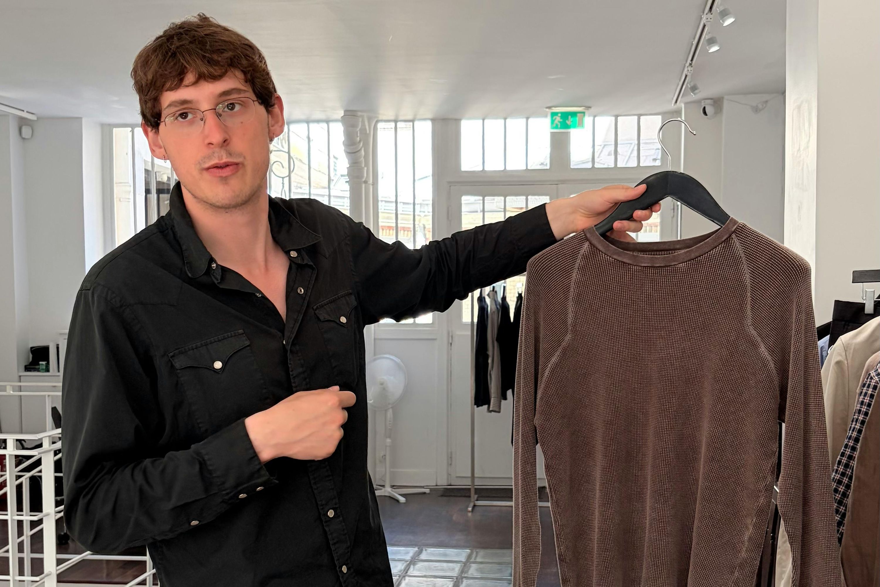 Carter Young e a arte de desconstruir o smoking — o novo uniforme do luxo moderno