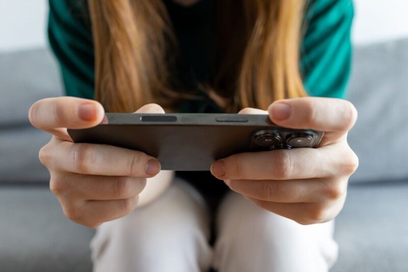 Reino Unido propõe banimento de redes sociais para menores de 16 anos — e mira recursos viciantes