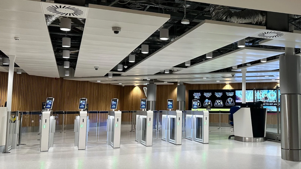 Reino Unido testa fronteira digital com reconhecimento facial em 13 aeroportos