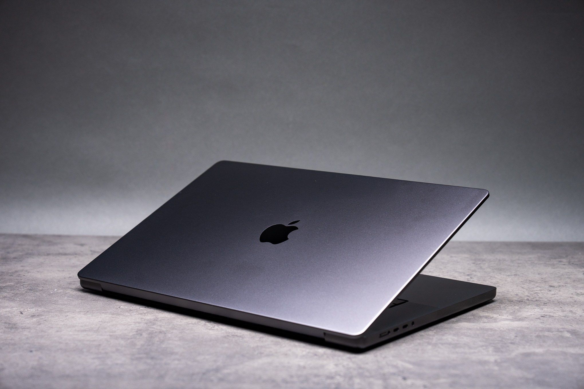 Apple altera estratégia de chips e adia upgrades de alto desempenho para 2027