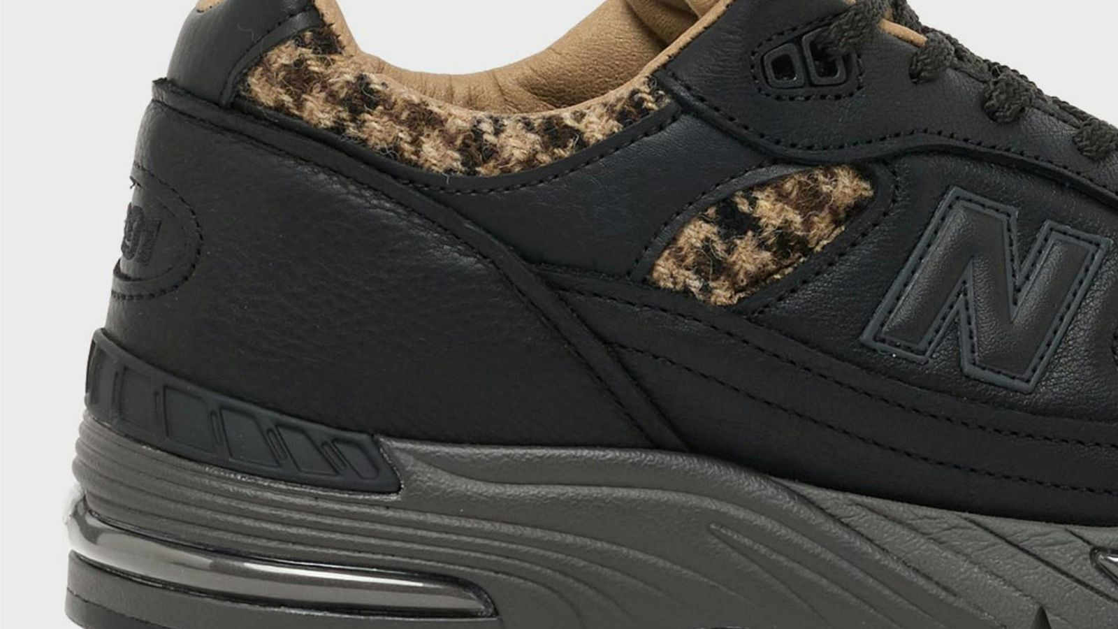 New Balance: o luxo do tweed nos tênis "dad shoes"