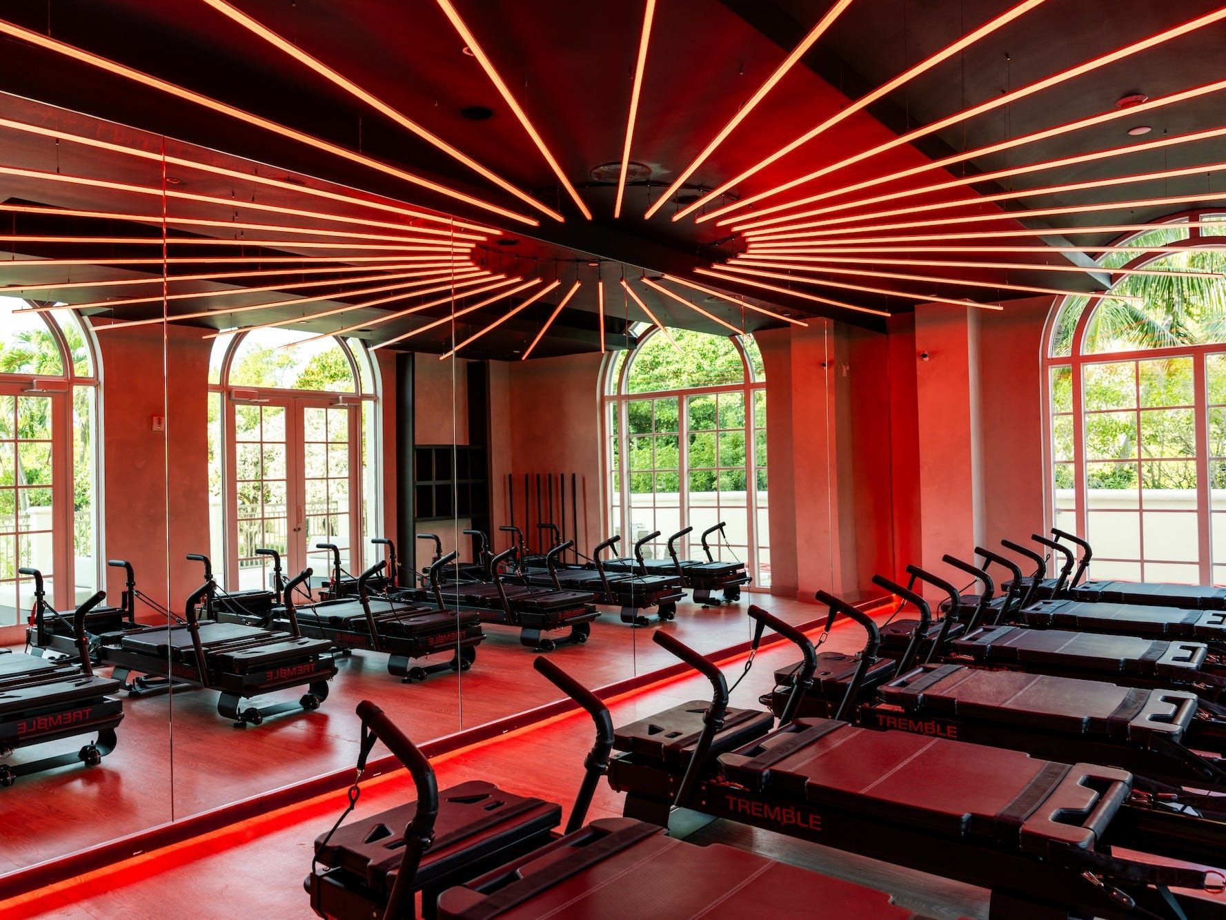 Hotéis de luxo trocam spas por estúdios de Pilates — a nova aposta para atrair viajantes