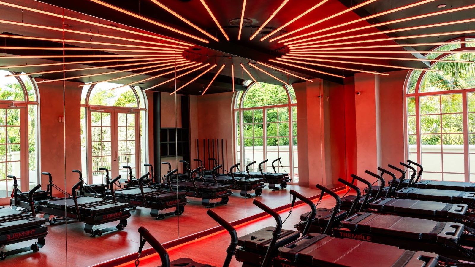 Hotéis de luxo trocam spas por estúdios de Pilates — a nova aposta para atrair viajantes