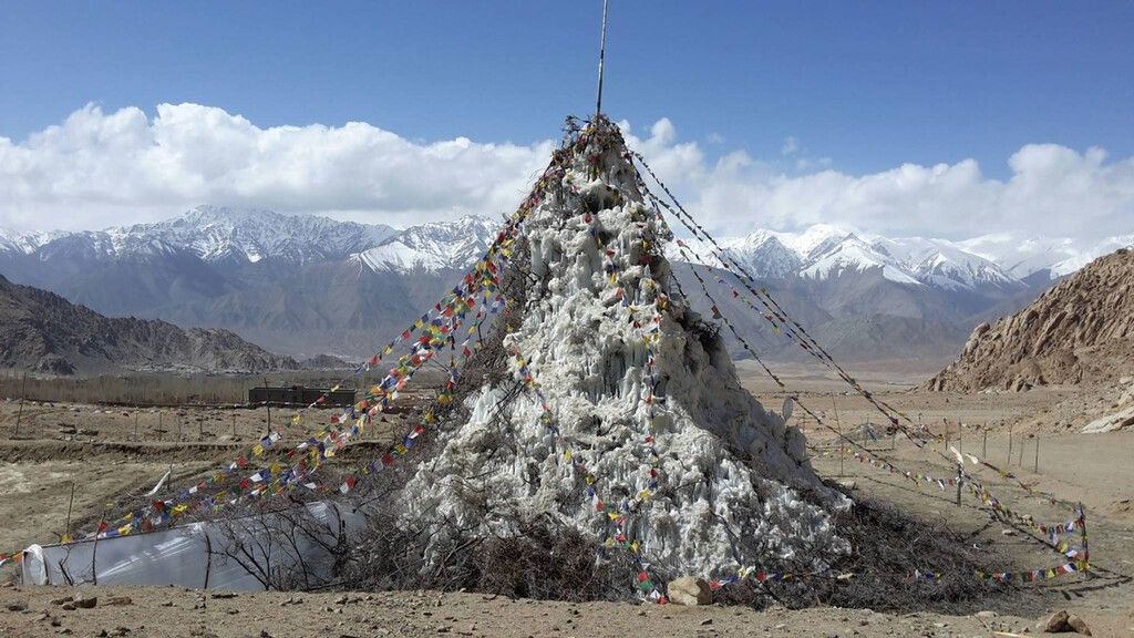 Glaciares artificiais no Himalaia: engenharia que desafia o calendário