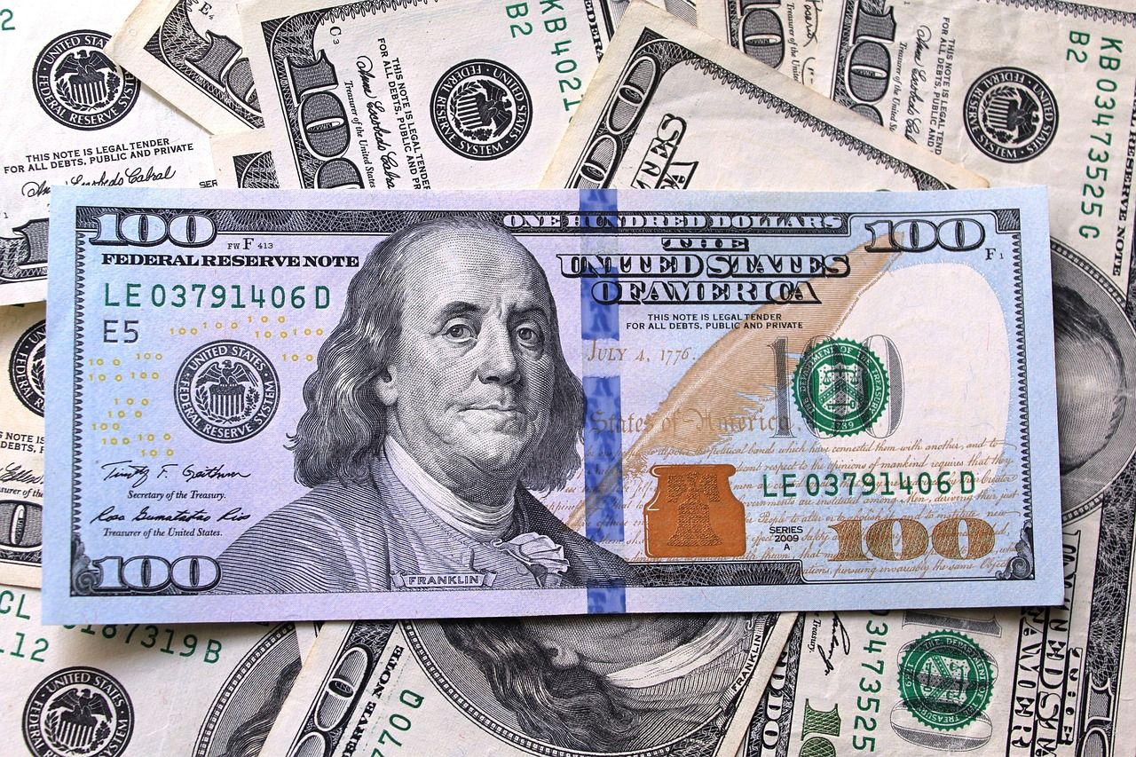 Gestoras abandonam “kit Brasil” e migram para o dólar antes do Copom