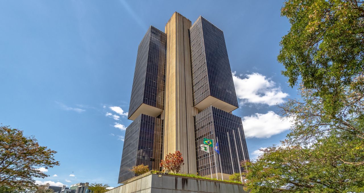 BC liquida Credipaiva e bloqueia bens de ex-administradores por grave violação