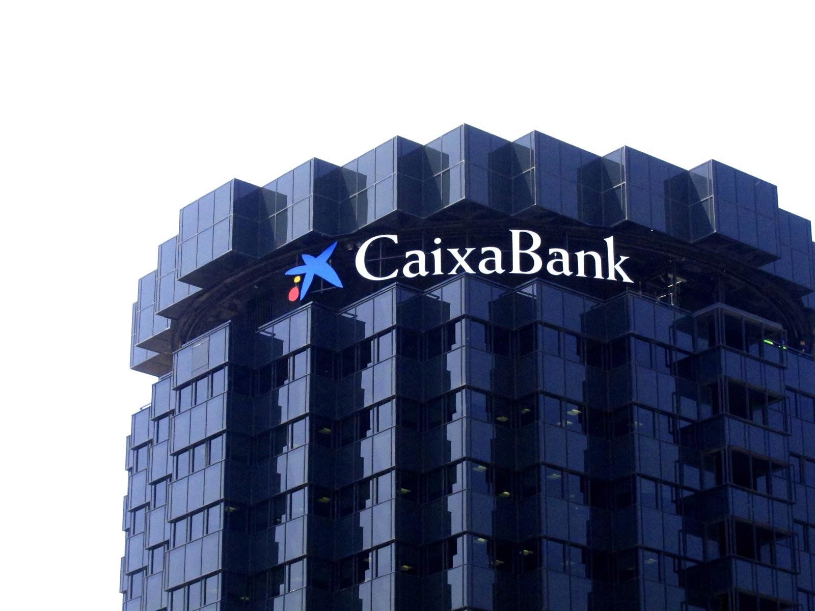 BofA eleva CaixaBank e Santander: quais os riscos para bancos espanhóis?
