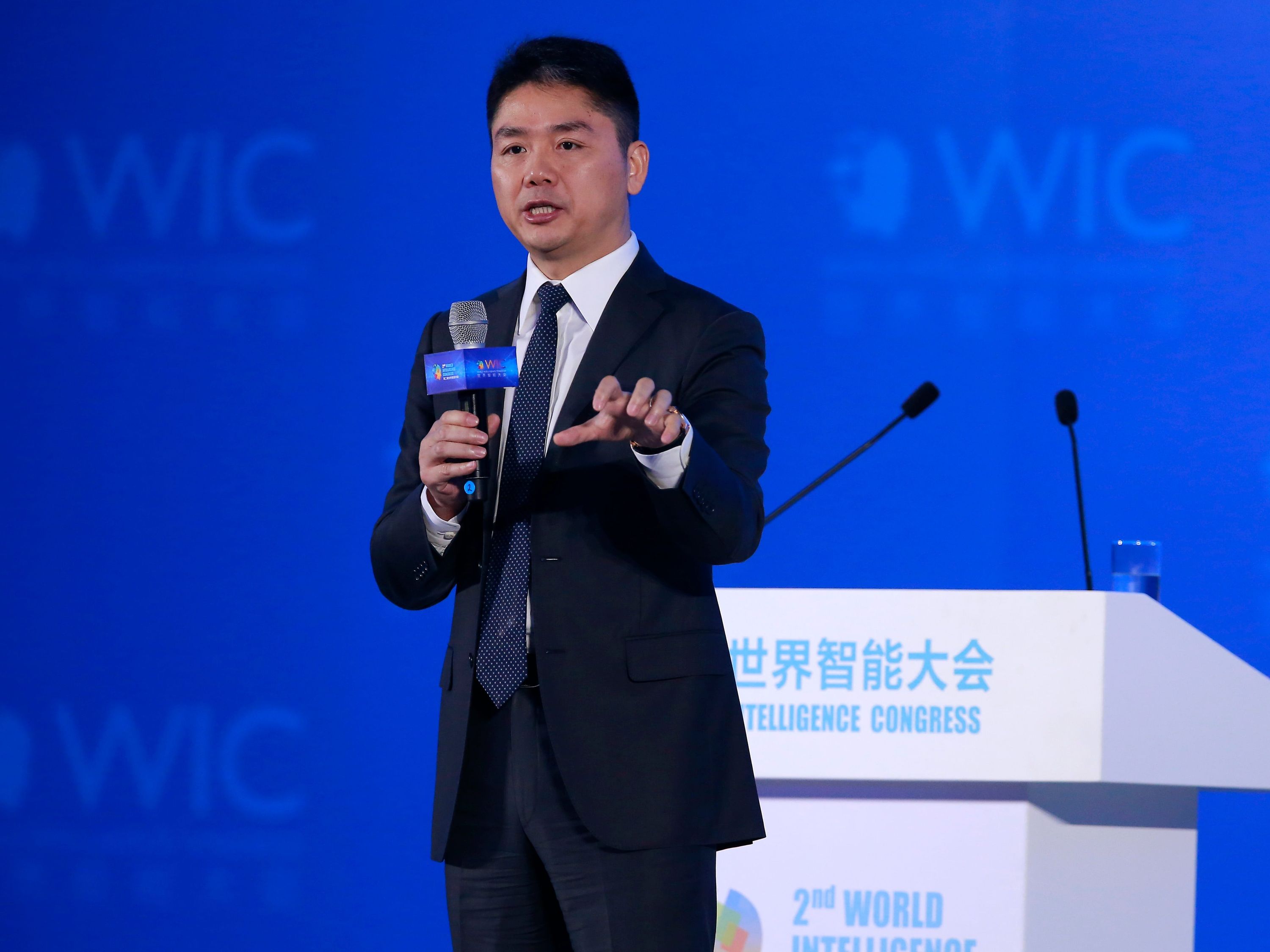 Richard Liu projeta transição de 700 mil funcionários da JD.com para funções administrativas