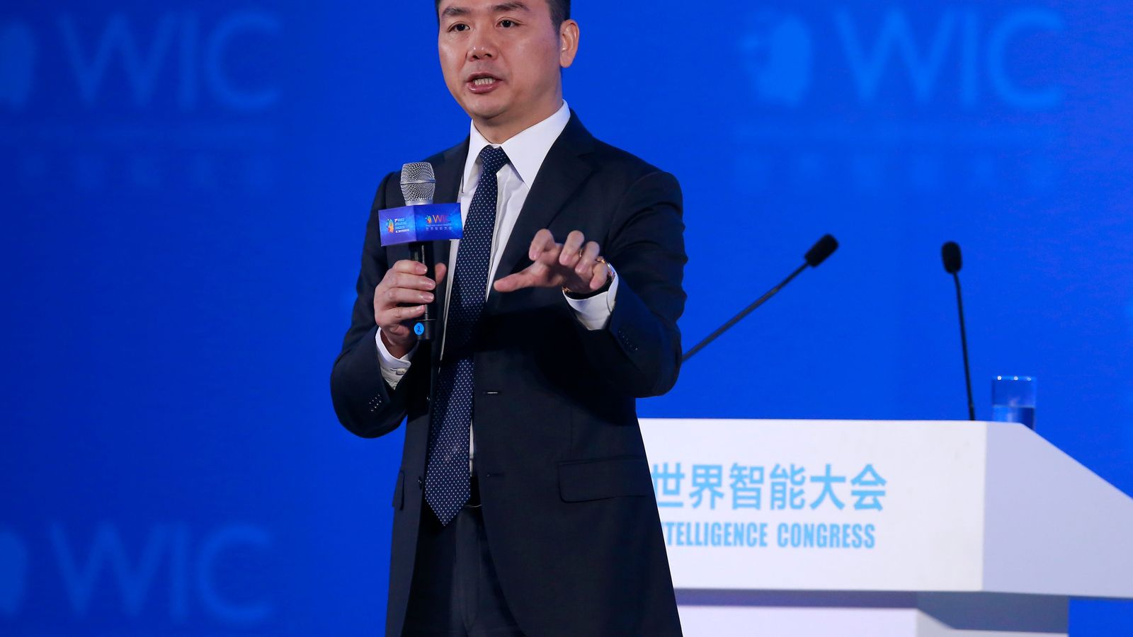 Richard Liu projeta transição de 700 mil funcionários da JD.com para funções administrativas