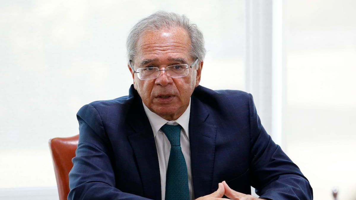 Revolut escala Paulo Guedes para conselho consultivo no Brasil