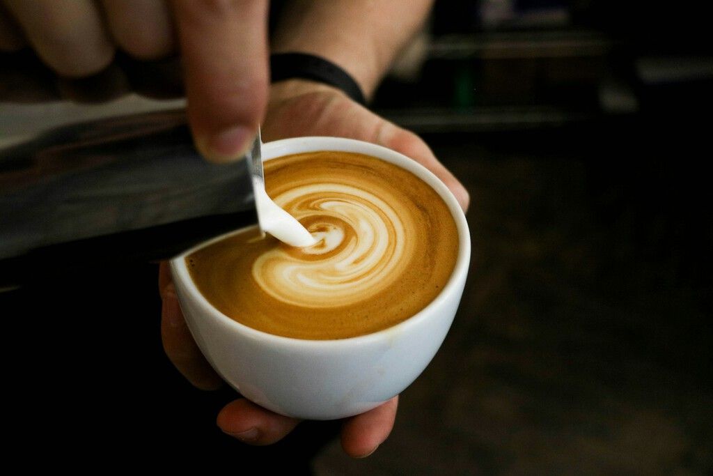 Dependência de cafeína mascara esgotamento crônico — alertam especialistas