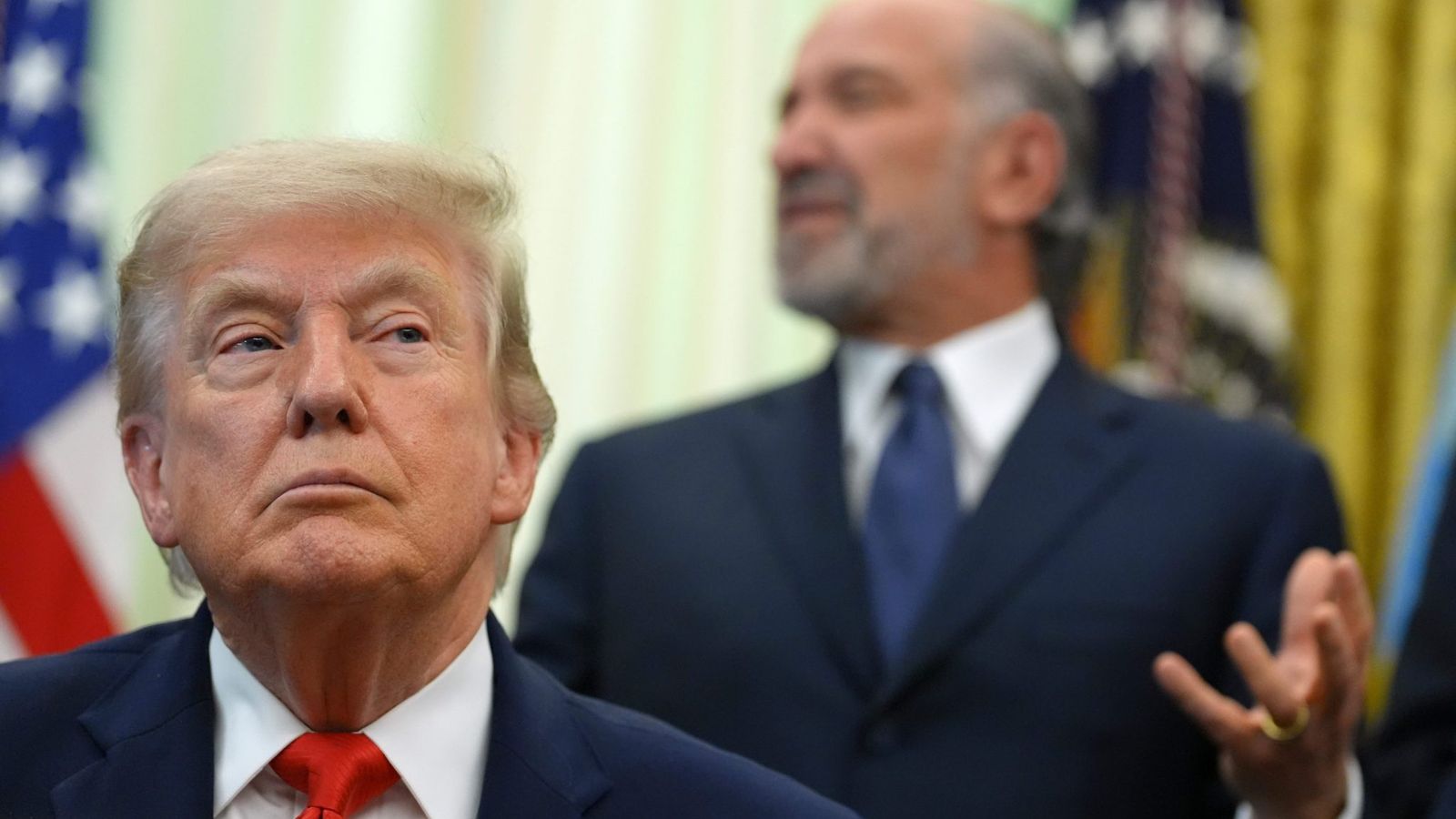 Trump busca acordo com Irã enquanto Estreito de Ormuz trava o mercado de petróleo