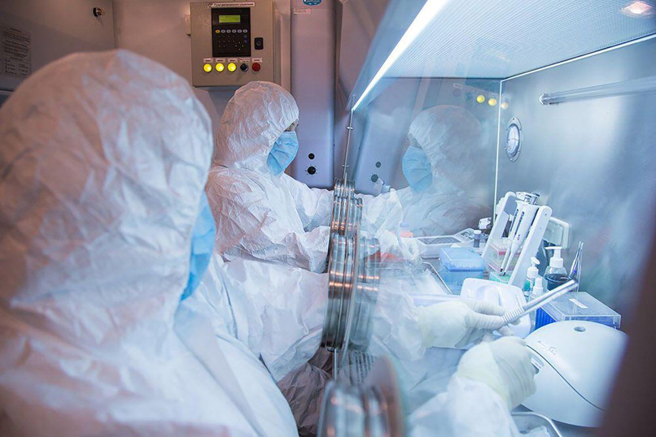 Mulher morre de peste em laboratório na Rússia; 200 sob observação