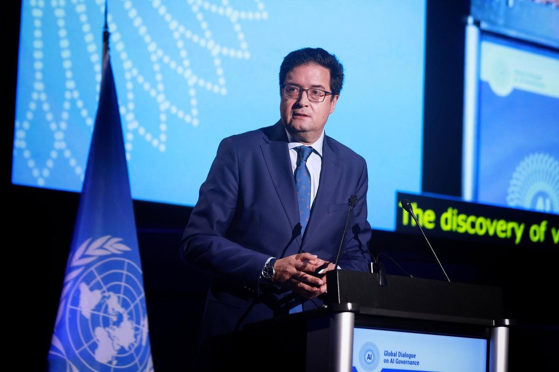 Espanha lidera coalizão na ONU para blindar menores contra riscos da IA
