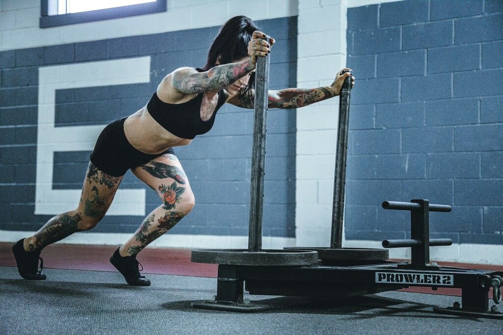 Treino híbrido desafia a ciência — por que combinar força e cardio virou a nova regra