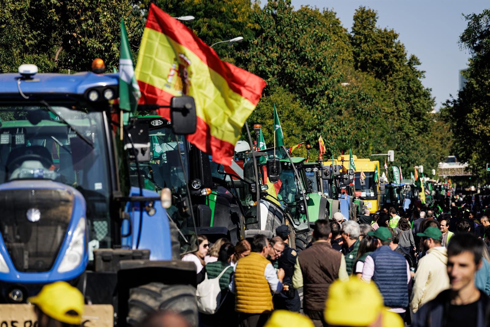Tratores em silêncio: o campo adia a marcha e o futuro incerto