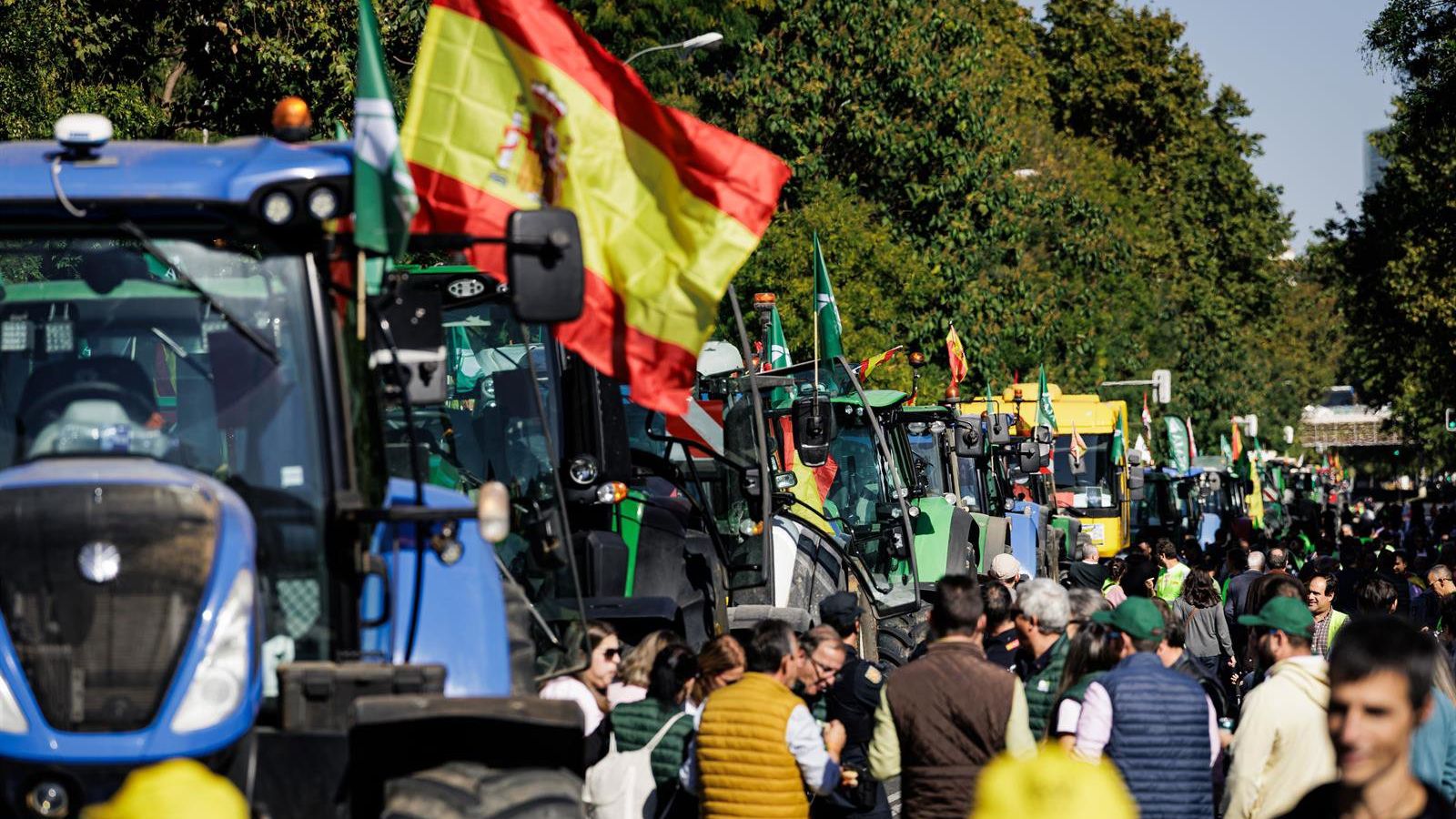 Tratores em silêncio: o campo adia a marcha e o futuro incerto