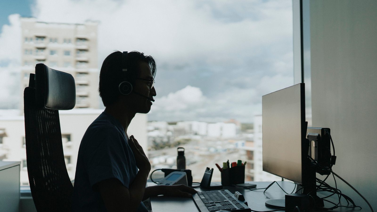 Funcionários exageram uso de IA por pressão no trabalho