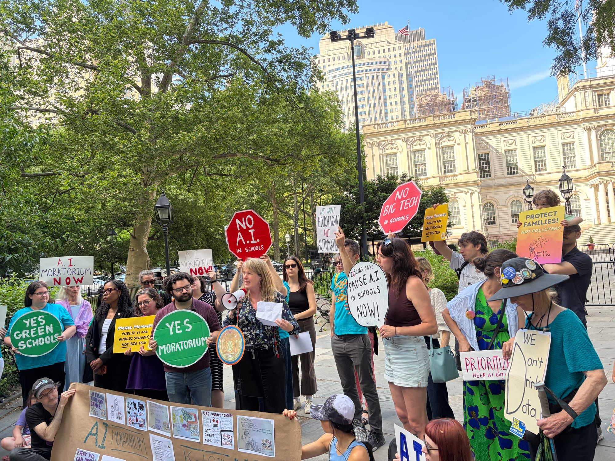 Artistas pedem proibição de IA nas escolas de Nova York — moratória de dois anos é exigida