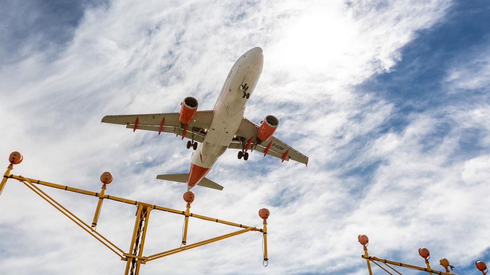 OACI acelera reformas para reduzir atrasos e emissões no tráfego aéreo