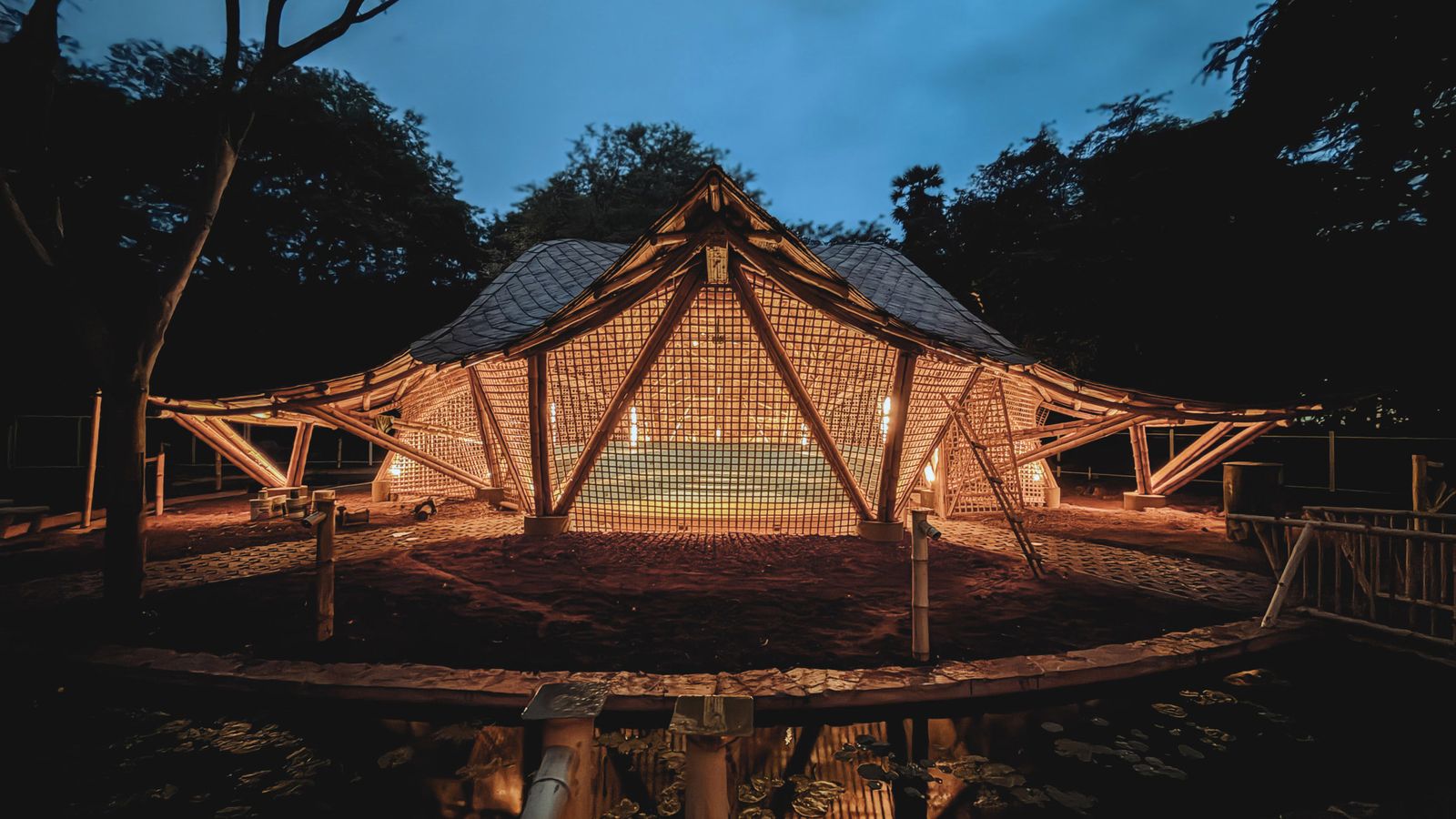 Centro musical indiano aposta em bambu como material de construção