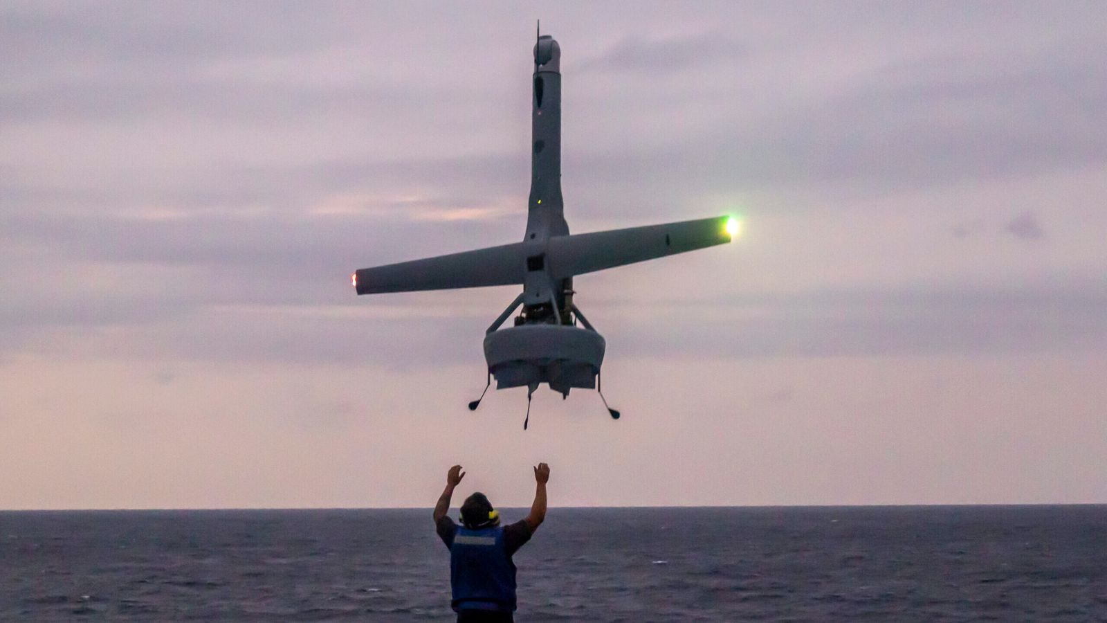 A compra de drones da Shield AI pela Polônia e a nova corrida contra a guerra eletrônica