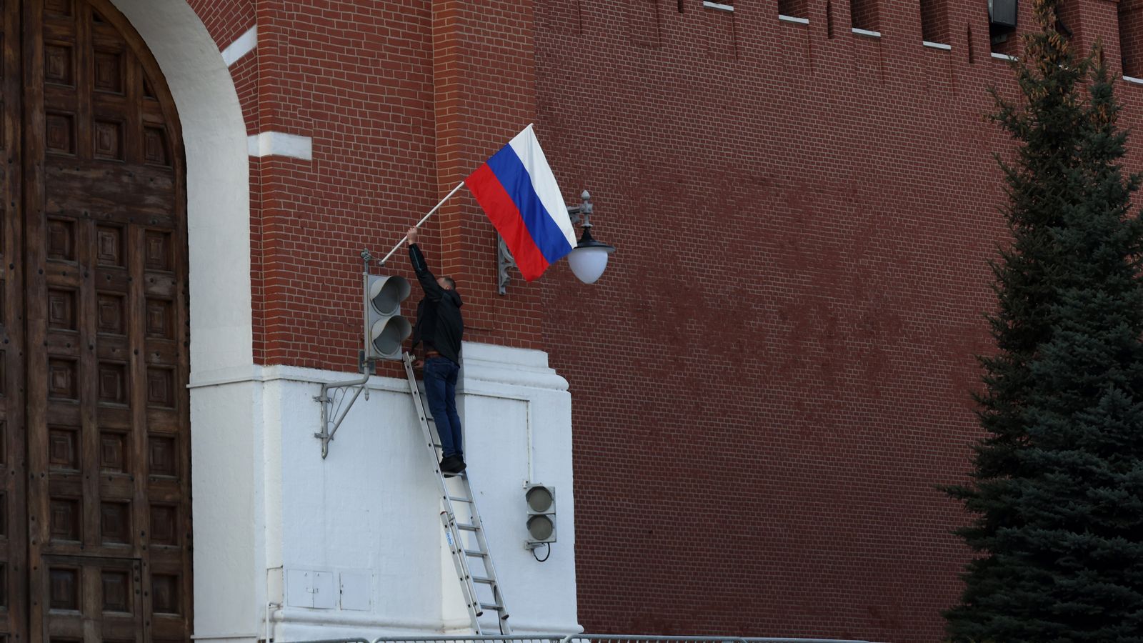 Logística russa na Crimeia colapsa sob pressão de drones — e o Kremlin perde o controle