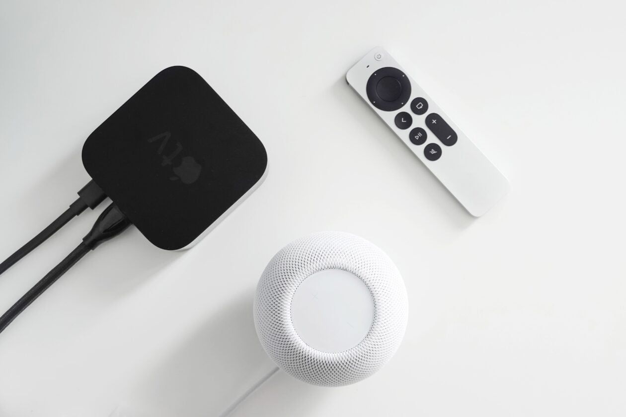 Códigos do tvOS 27 revelam planos para integrar Apple Intelligence em TVs e caixas de som