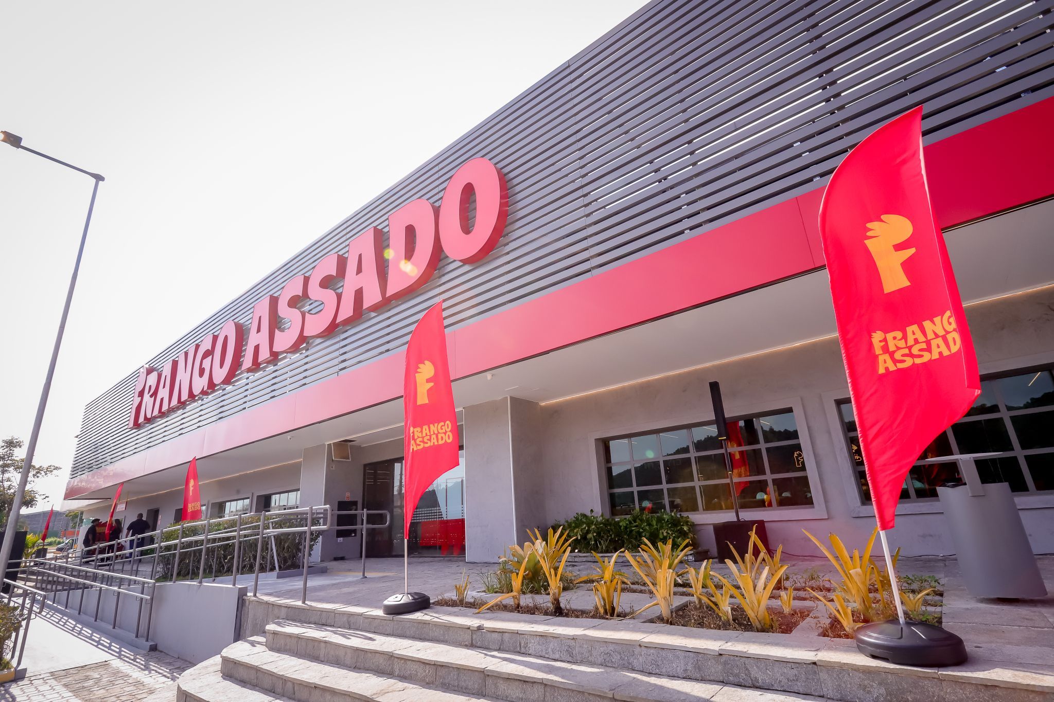Outback e Pizza Hut na mesma mesa: a consolidação no prato