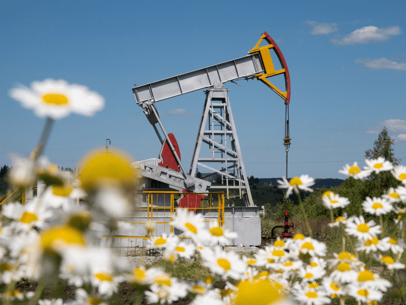 União Europeia monitora fluxo de petróleo — retomada exige cautela após crise em Ormuz