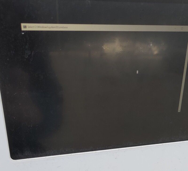 Prompt de comando do Windows surge em locker de OOHPod na Irlanda