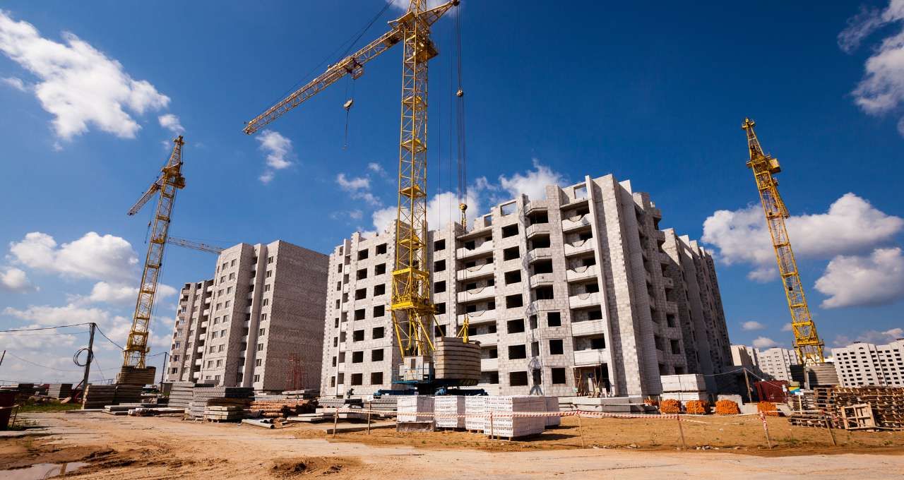 Fim da escala 6x1 exigirá 288 mil operários extras, dizem construtoras