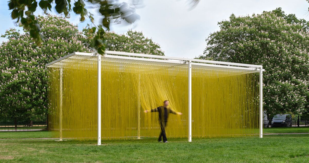 Jesús Rafael Soto ocupa Kensington Gardens com 4.000 filamentos suspensos