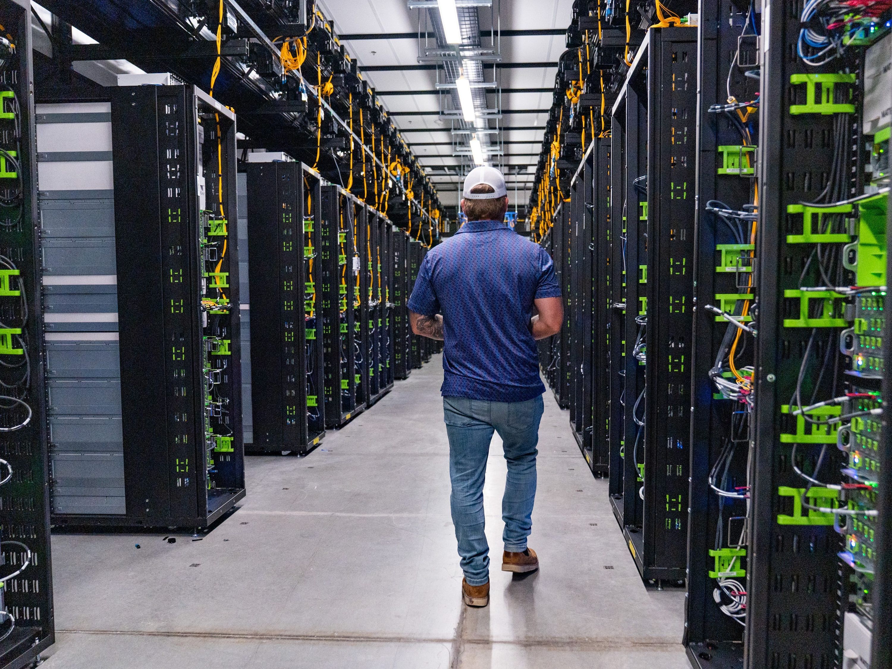 IA não elimina empregos de tecnologia; demanda por hardware cresce