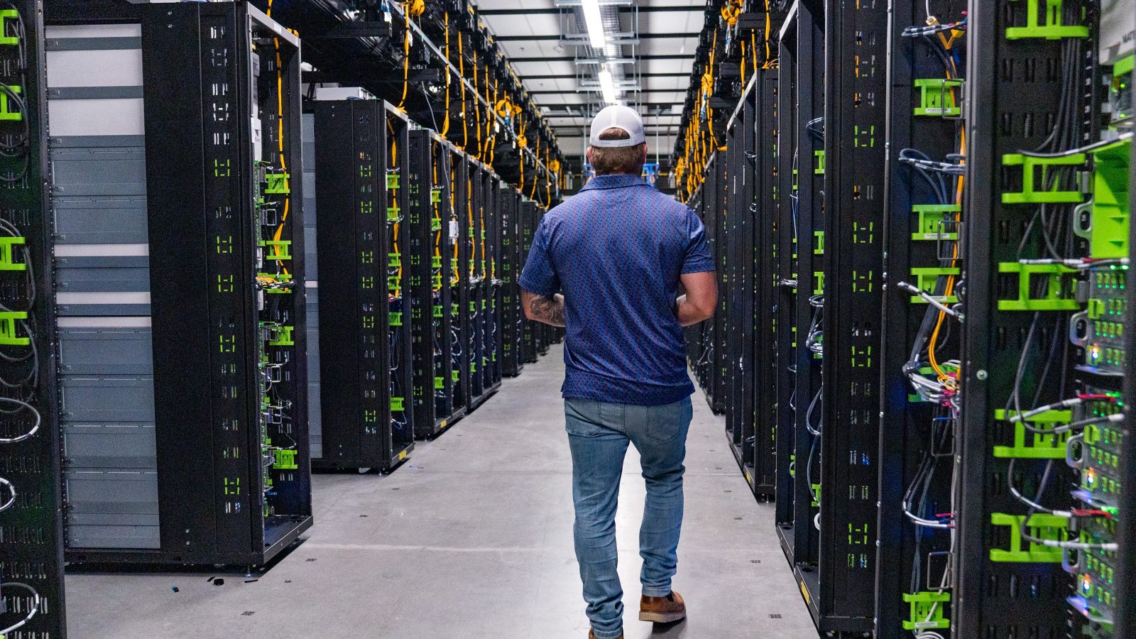 IA não elimina empregos de tecnologia; demanda por hardware cresce