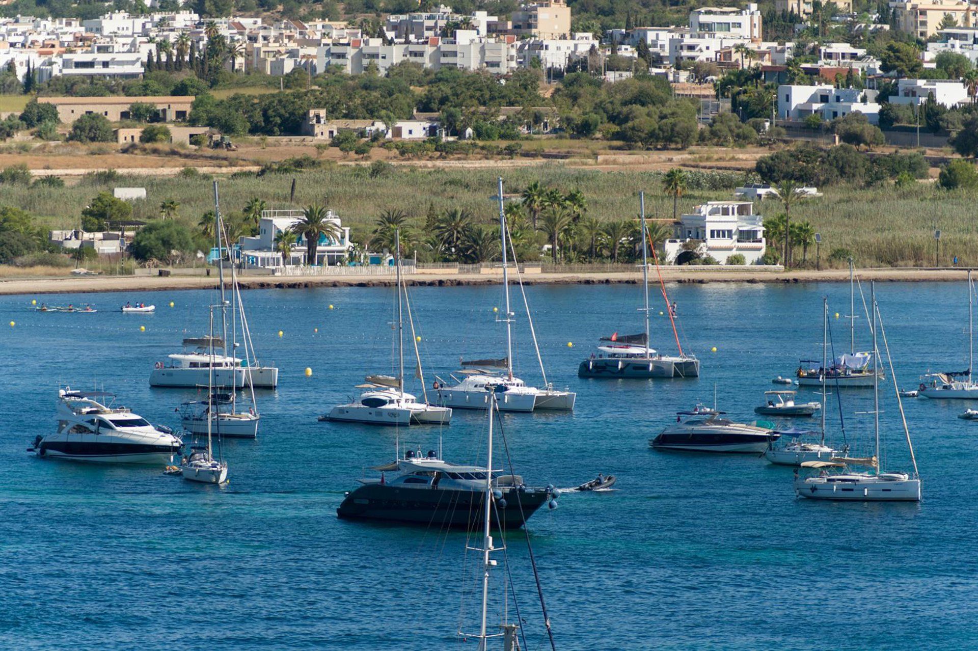 Eivissa declara zonas turísticas saturadas e planeja renovação de €35 milhões
