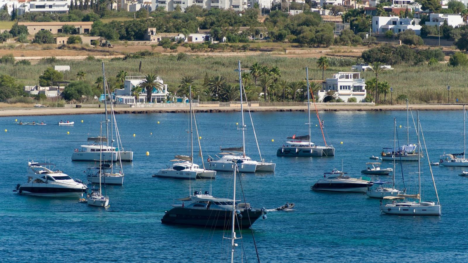 Eivissa declara zonas turísticas saturadas e planeja renovação de €35 milhões