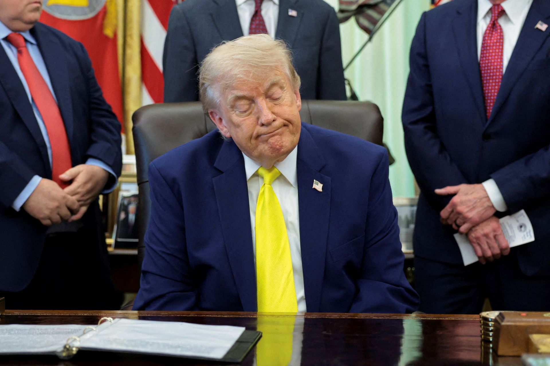 Base evangélica de Trump vacila diante de conflitos — e fé entra em xeque
