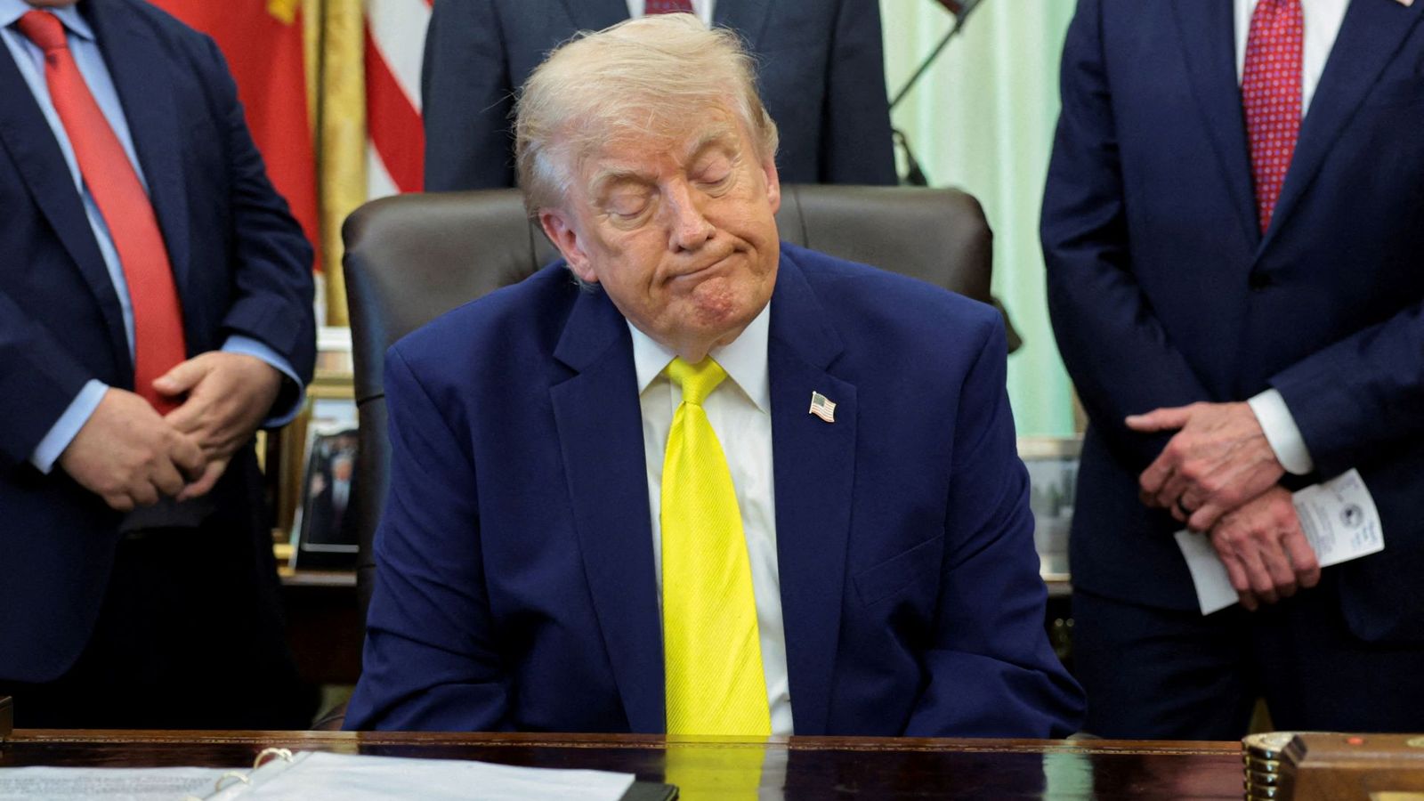 Base evangélica de Trump vacila diante de conflitos — e fé entra em xeque