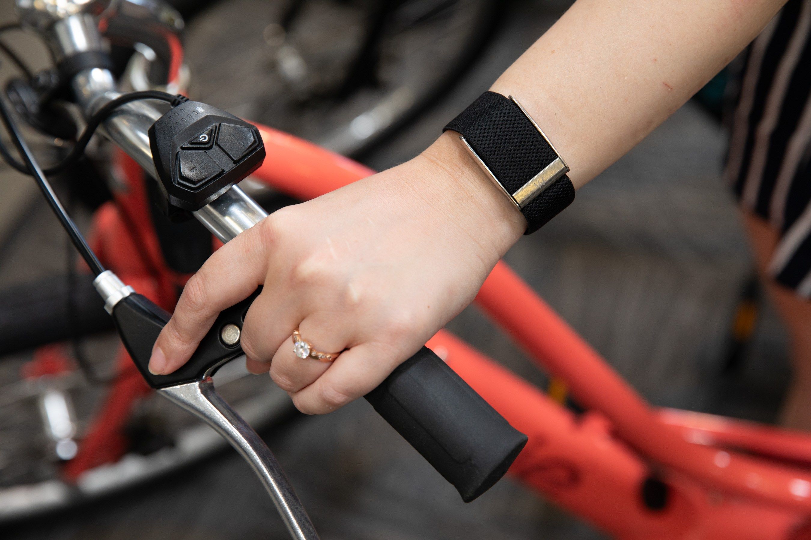 O novo luxo dos wearables: sem tela, sem alarde