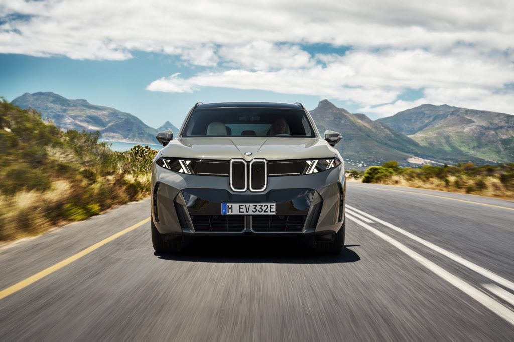 BMW aposta em bateria de 144 kWh e carregamento ultrarrápido no novo iX5