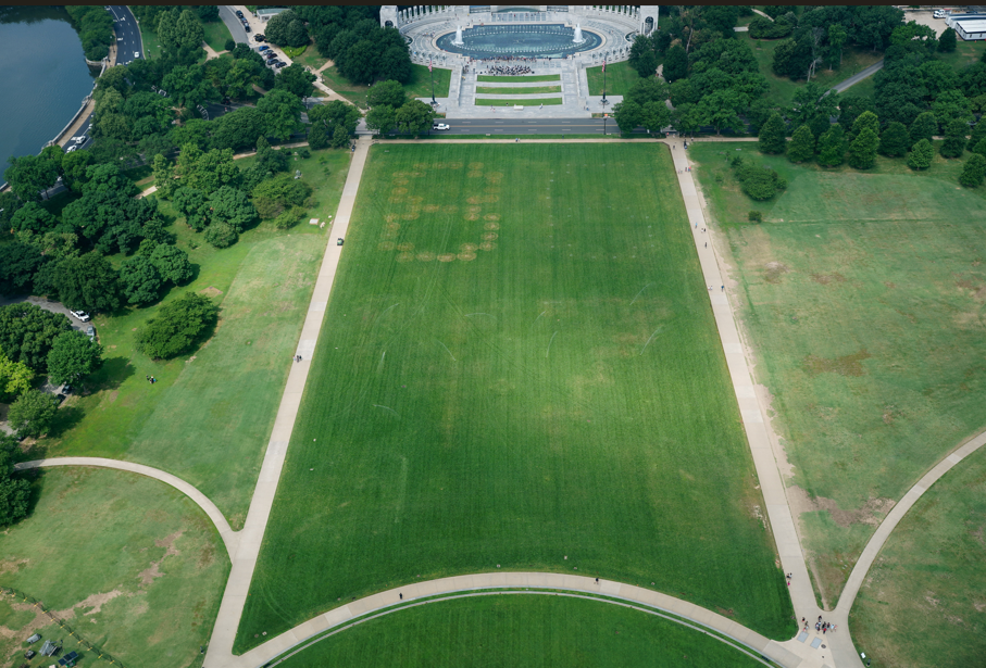 Símbolo de protesto 8647 aparece no National Mall e eleva tensão política