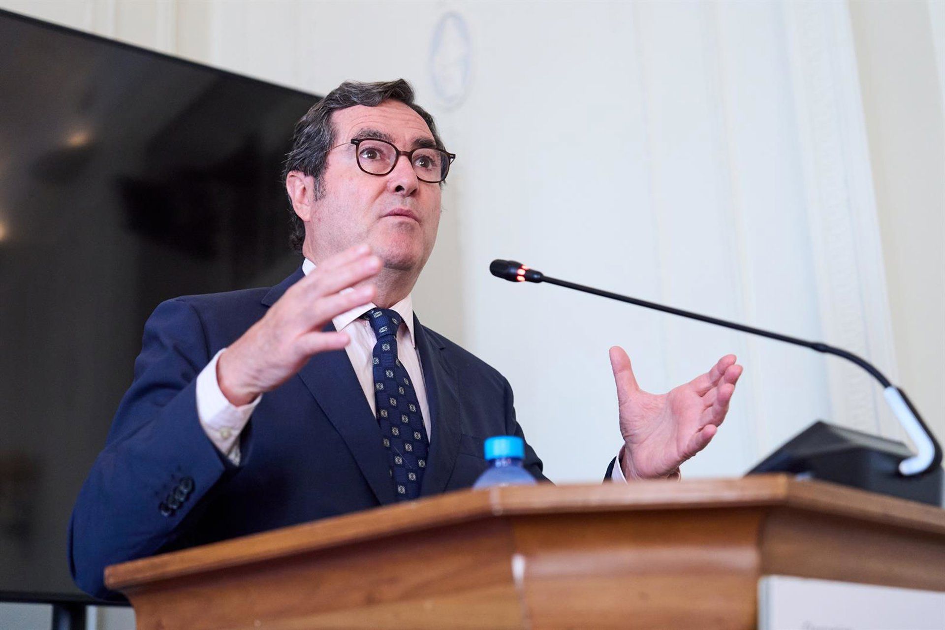 CEOE aponta desemprego estrutural acima de 10% como entrave na Espanha