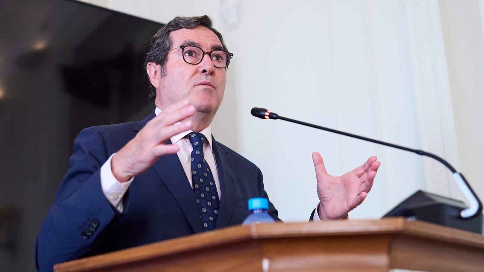 CEOE aponta desemprego estrutural acima de 10% como entrave na Espanha